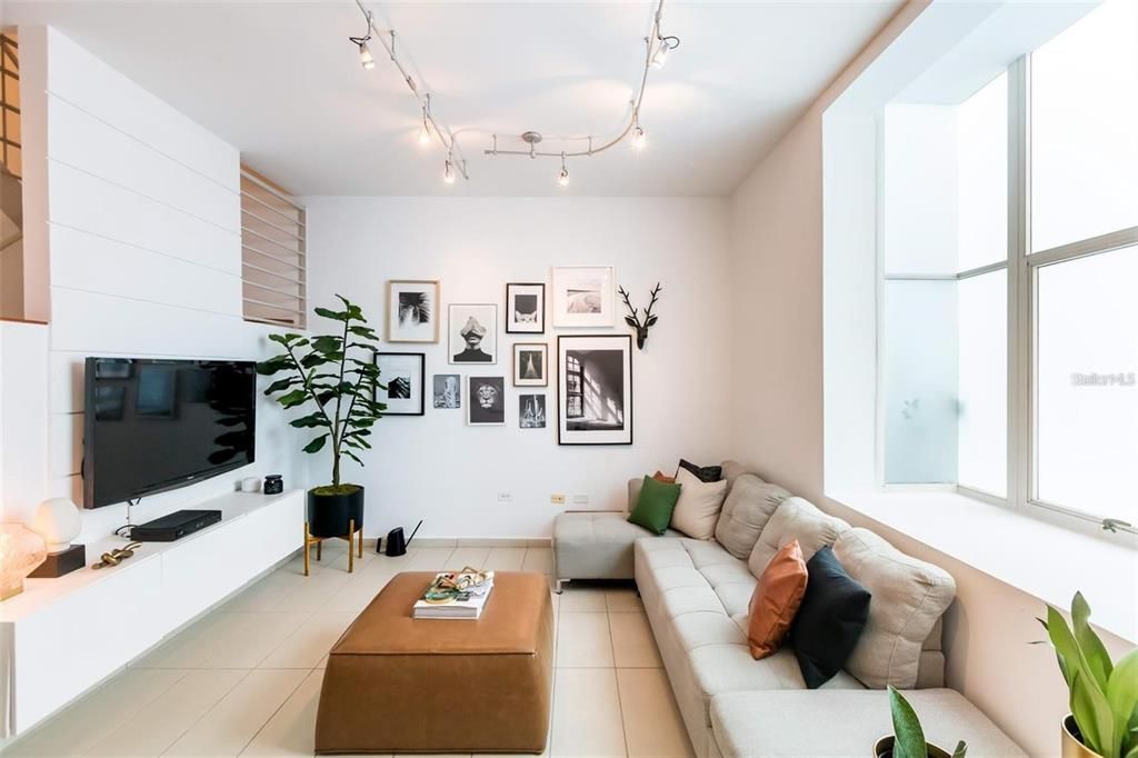 Recently Sold: $820,000 (3 beds, 2 baths, 1756 Square Feet)