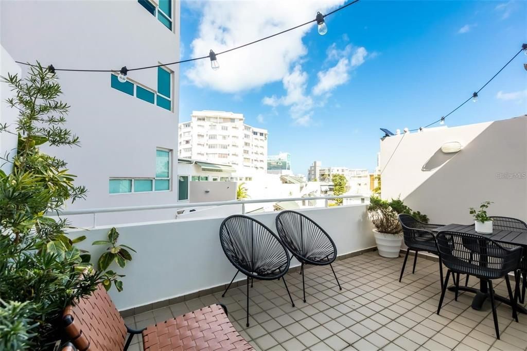 Recently Sold: $820,000 (3 beds, 2 baths, 1756 Square Feet)