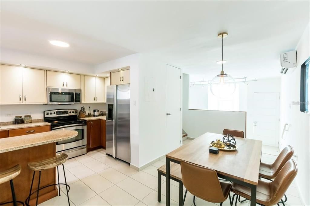 Recently Sold: $820,000 (3 beds, 2 baths, 1756 Square Feet)