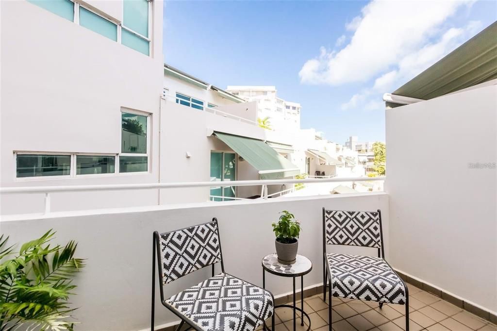 Recently Sold: $820,000 (3 beds, 2 baths, 1756 Square Feet)