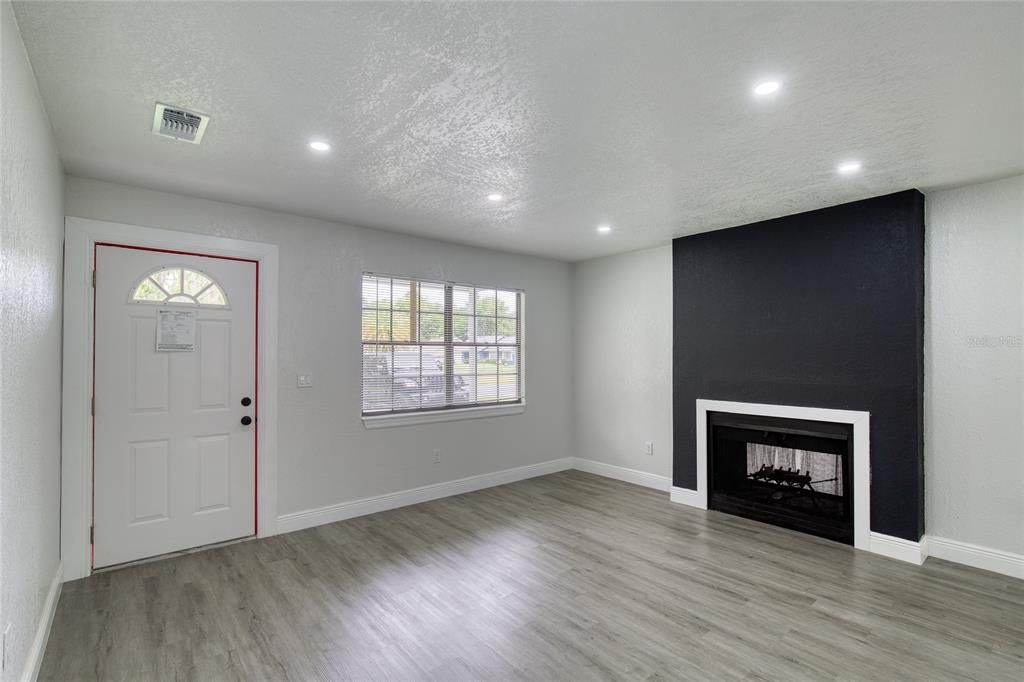 For Sale: $304,900 (3 beds, 2 baths, 1540 Square Feet)