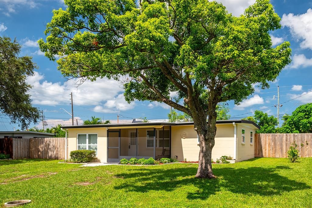 Recently Sold: $279,500 (3 beds, 1 baths, 837 Square Feet)