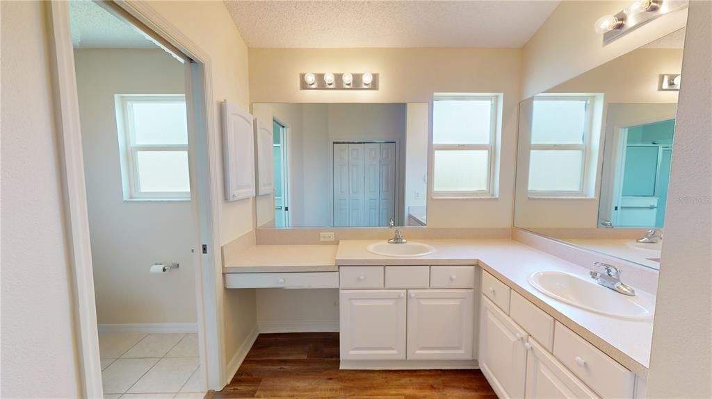 Active With Contract: $2,800 (3 beds, 2 baths, 1956 Square Feet)