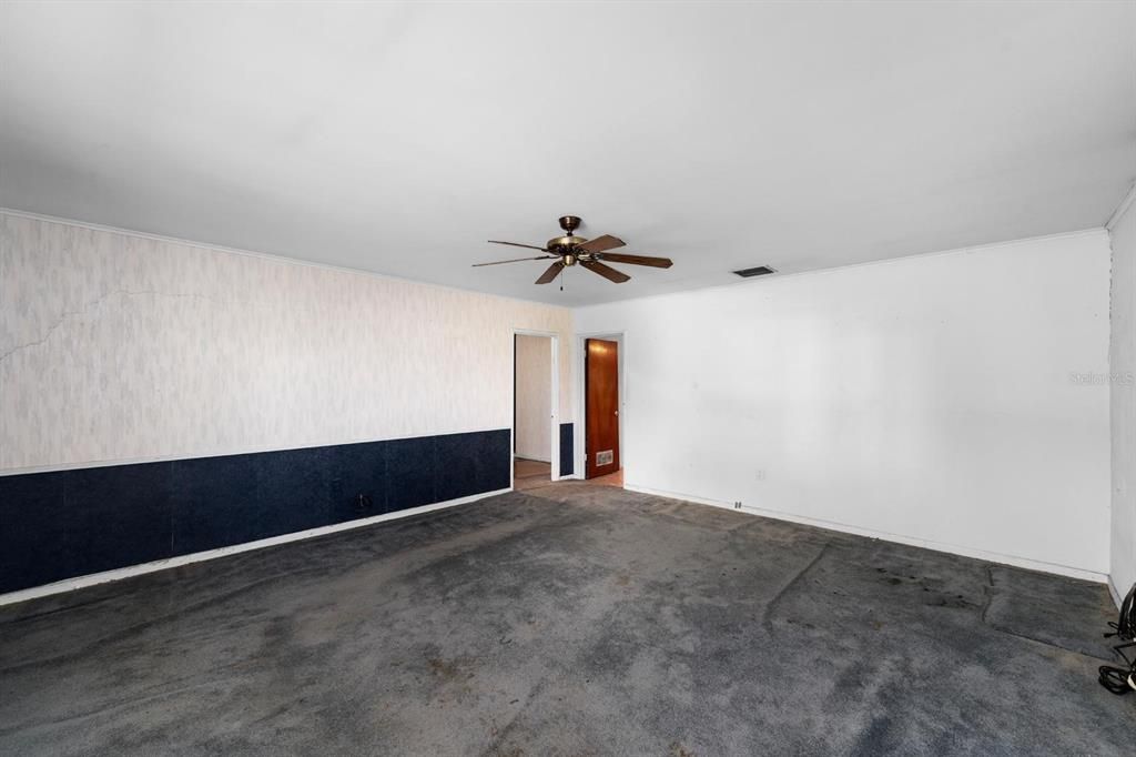 Active With Contract: $275,000 (3 beds, 1 baths, 1428 Square Feet)