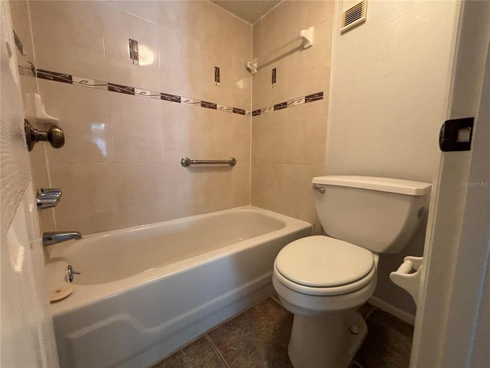 For Rent: $1,700 (2 beds, 2 baths, 975 Square Feet)