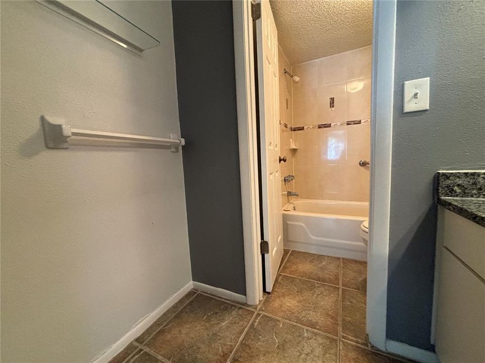 For Rent: $1,700 (2 beds, 2 baths, 975 Square Feet)