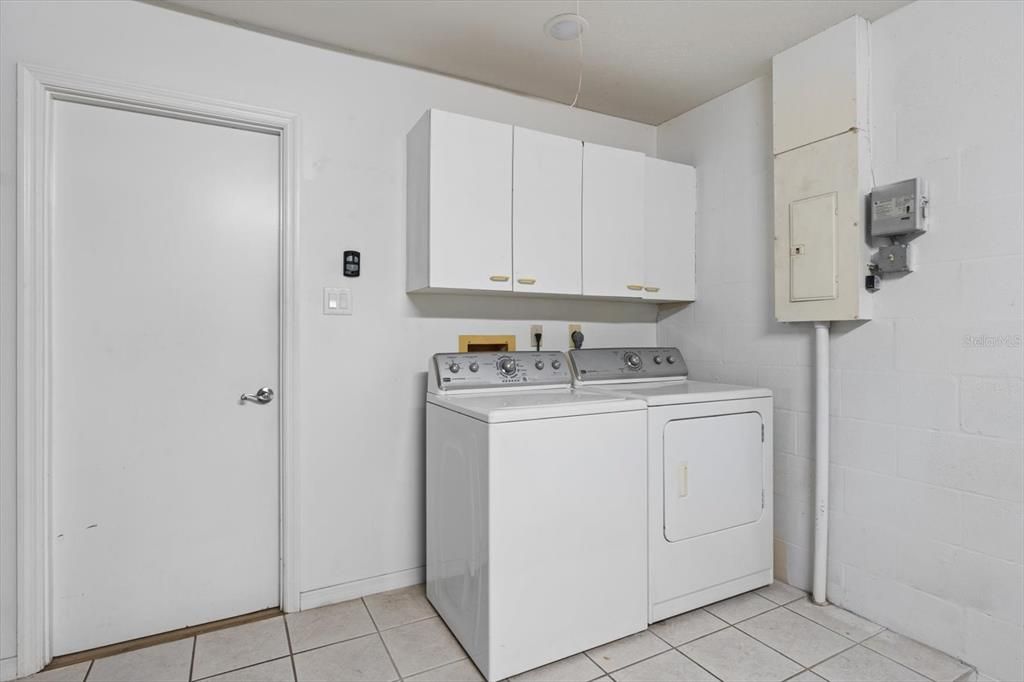 Active With Contract: $269,900 (2 beds, 2 baths, 1450 Square Feet)