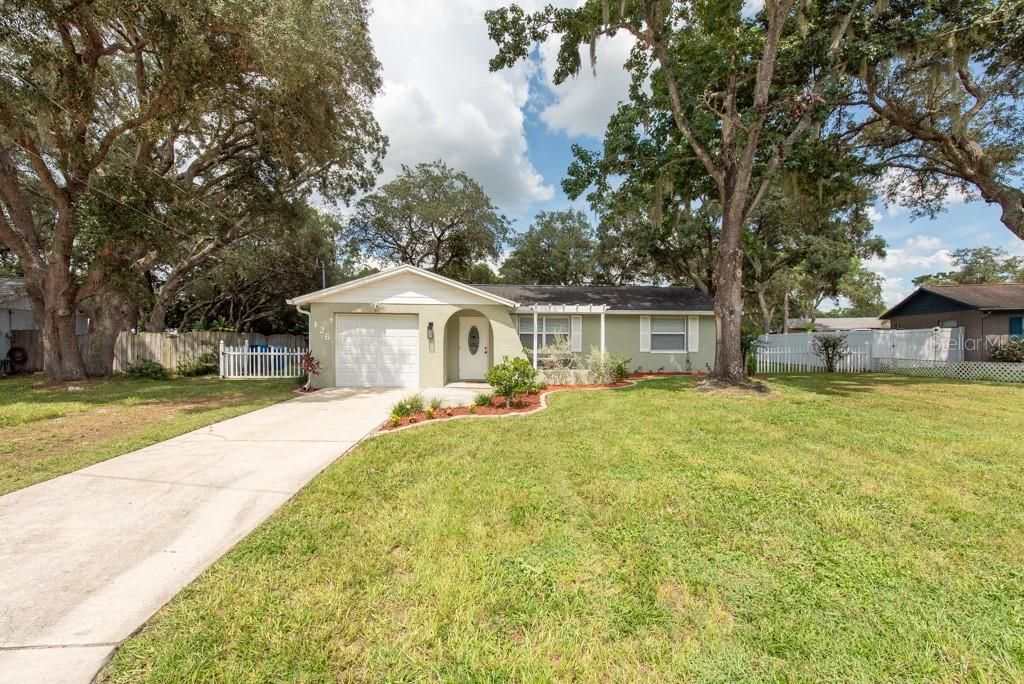 Active With Contract: $330,000 (3 beds, 2 baths, 1230 Square Feet)