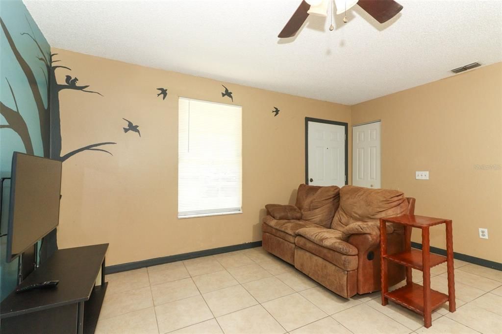 Active With Contract: $264,900 (3 beds, 2 baths, 960 Square Feet)