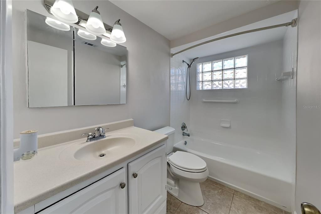 Active With Contract: $459,900 (3 beds, 2 baths, 1552 Square Feet)