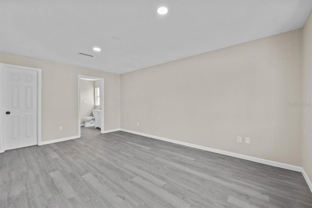 Active With Contract: $274,500 (3 beds, 2 baths, 1416 Square Feet)