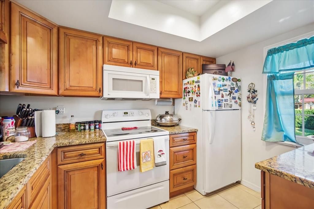 For Sale: $145,000 (1 beds, 1 baths, 644 Square Feet)