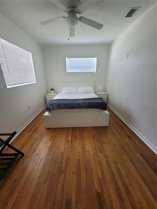 For Rent: $2,300 (3 beds, 1 baths, 1060 Square Feet)