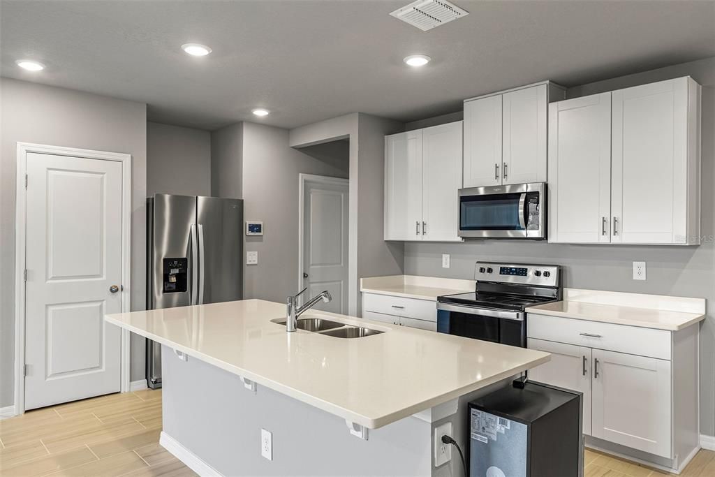 Active With Contract: $2,150 (3 beds, 2 baths, 1566 Square Feet)