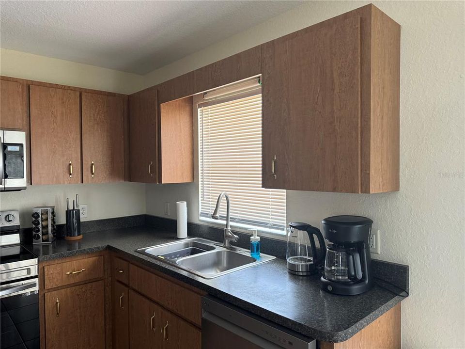 For Rent: $2,000 (2 beds, 2 baths, 914 Square Feet)