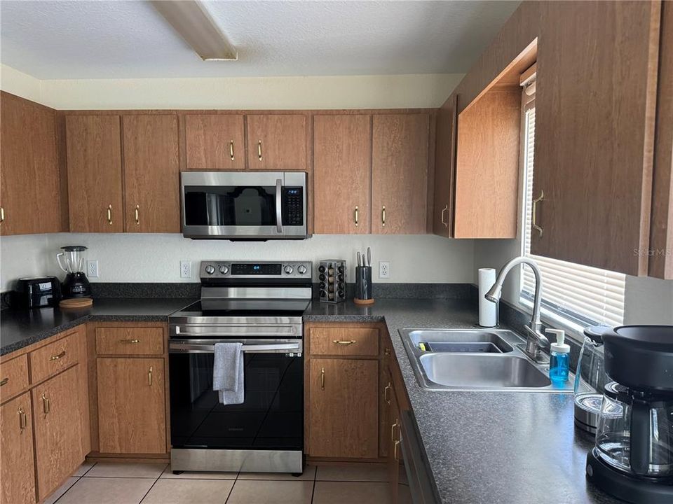 For Rent: $2,000 (2 beds, 2 baths, 914 Square Feet)