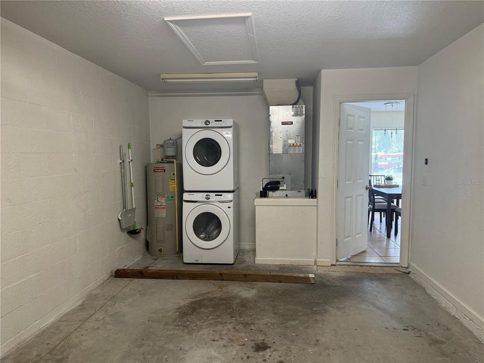 For Rent: $2,000 (2 beds, 2 baths, 914 Square Feet)