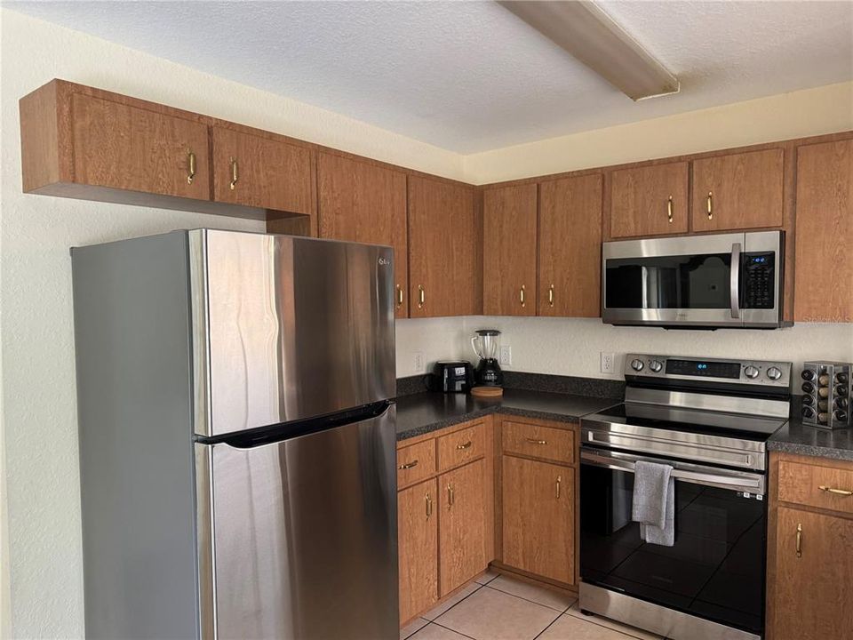 For Rent: $2,000 (2 beds, 2 baths, 914 Square Feet)