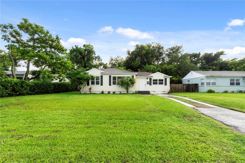 Spacious front yard