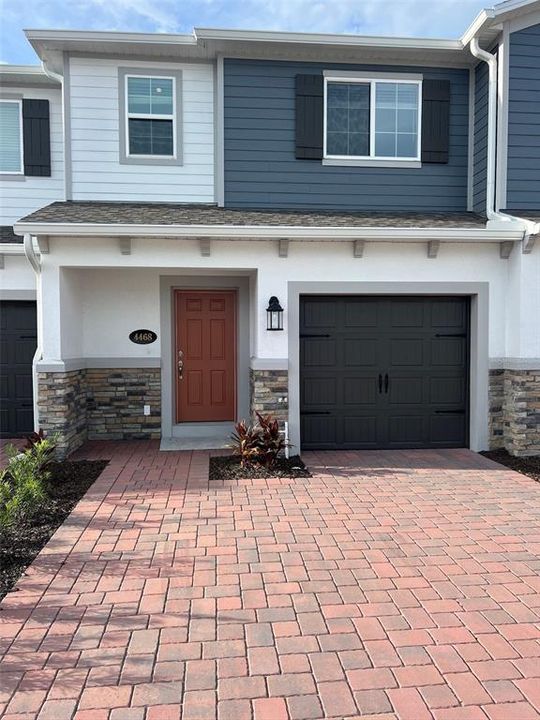 Recently Rented: $2,700 (3 beds, 2 baths, 1849 Square Feet)