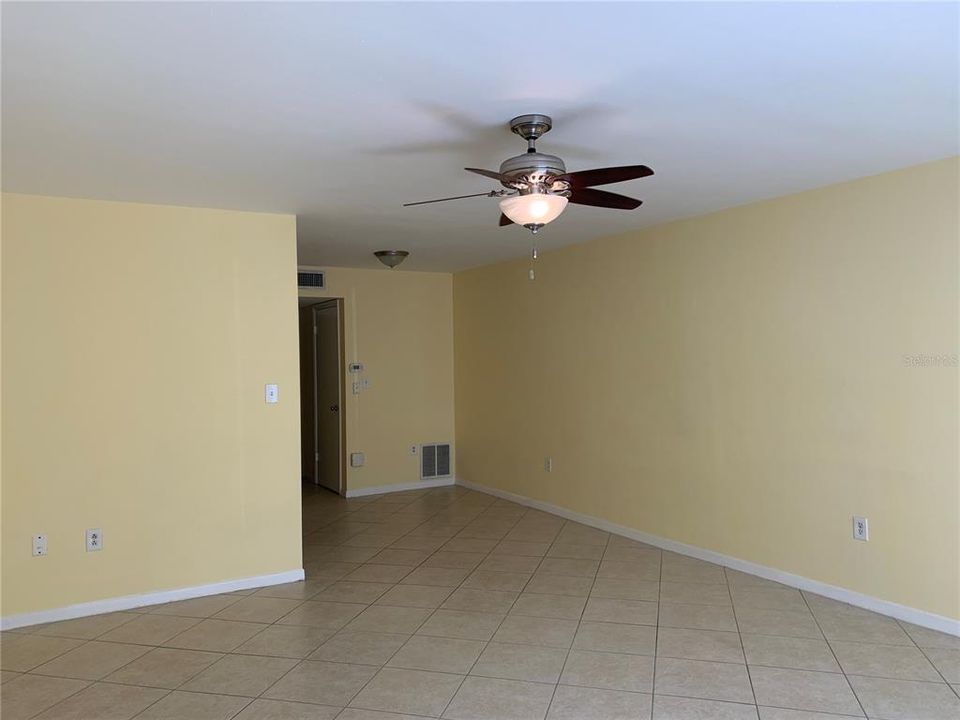 For Sale: $98,500 (1 beds, 1 baths, 660 Square Feet)