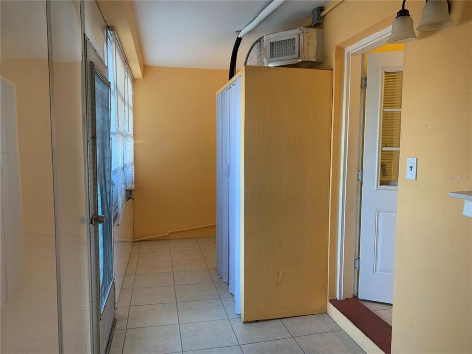 For Sale: $98,500 (1 beds, 1 baths, 660 Square Feet)