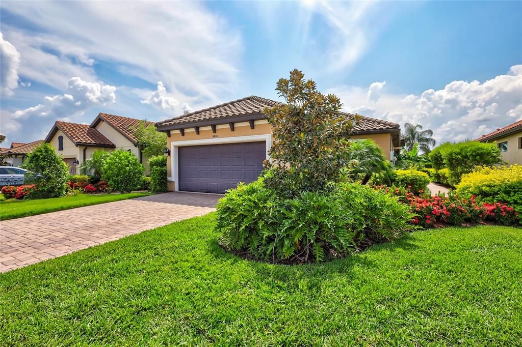 Active With Contract: $610,000 (2 beds, 2 baths, 1689 Square Feet)