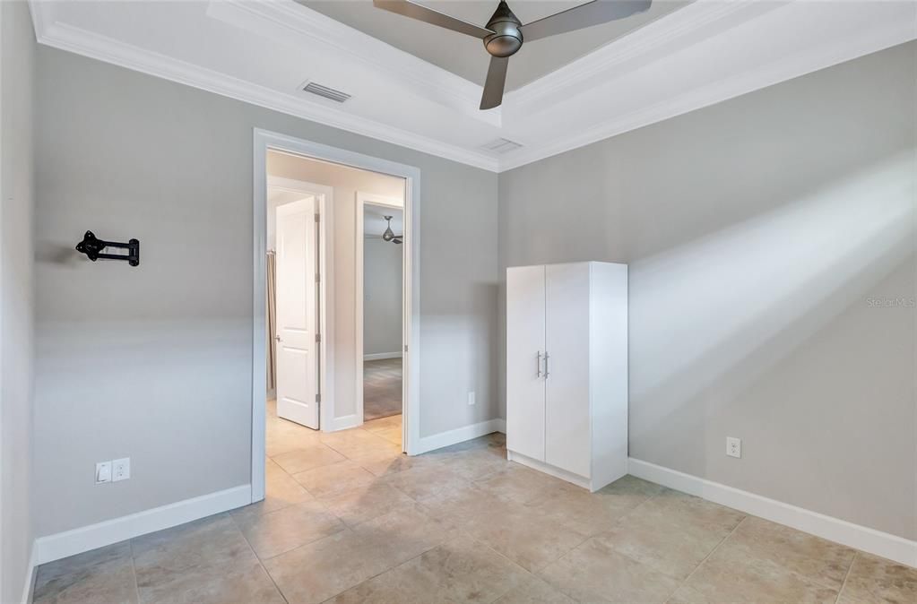 Active With Contract: $610,000 (2 beds, 2 baths, 1689 Square Feet)