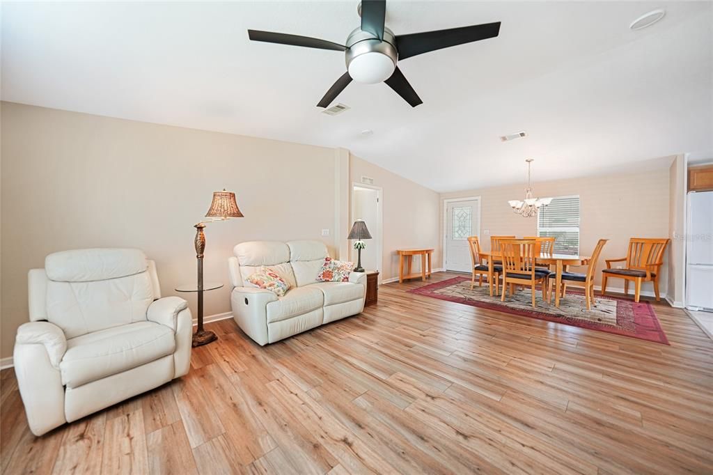 For Sale: $258,000 (2 beds, 2 baths, 1521 Square Feet)