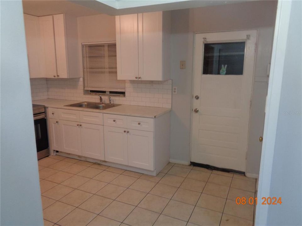 For Rent: $1,495 (2 beds, 1 baths, 860 Square Feet)