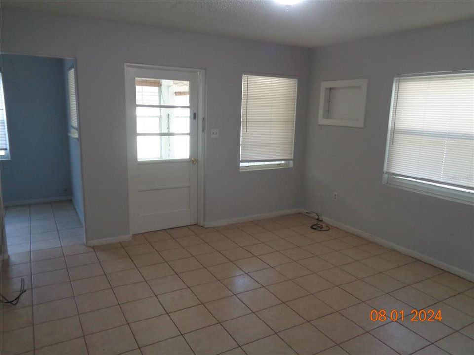 For Rent: $1,495 (2 beds, 1 baths, 860 Square Feet)