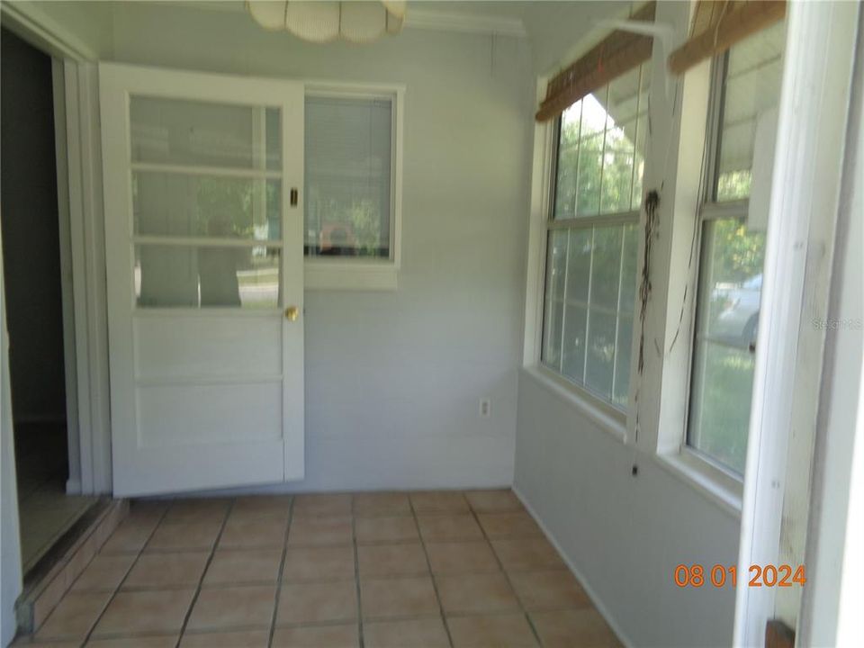 For Rent: $1,495 (2 beds, 1 baths, 860 Square Feet)