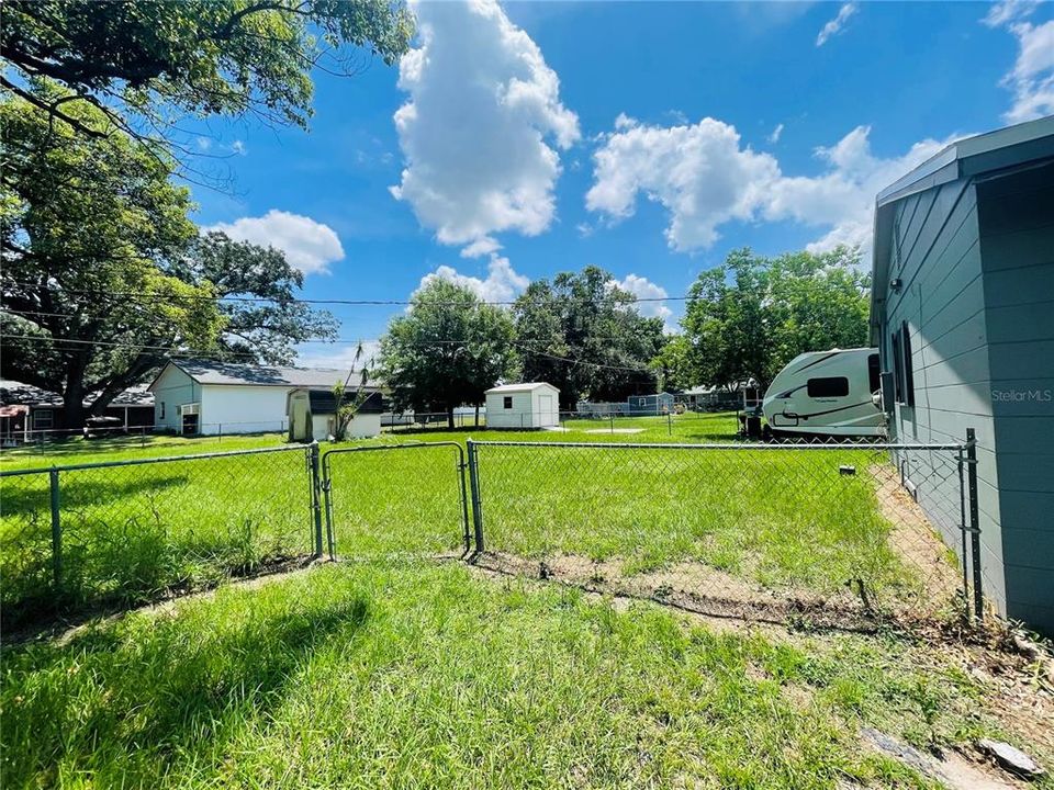 Active With Contract: $2,000 (3 beds, 2 baths, 1152 Square Feet)