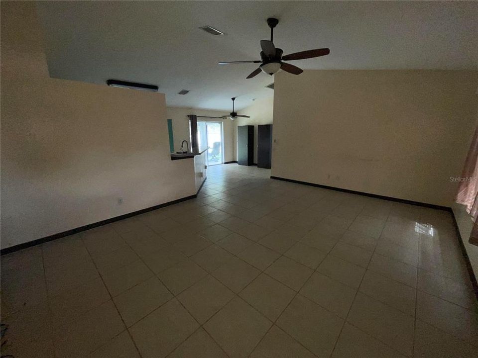 En Venta: $250,000 (3 camas, 2 baños, 1246 Pies cuadrados)