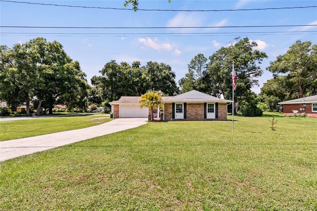 Active With Contract: $270,000 (3 beds, 2 baths, 1212 Square Feet)