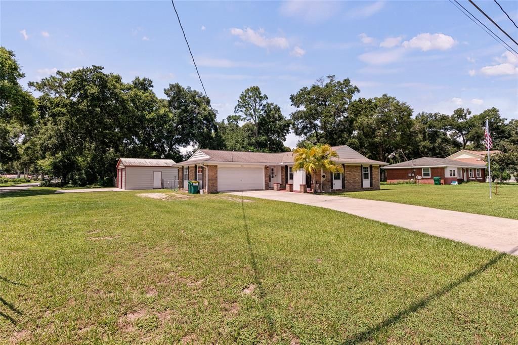 Active With Contract: $270,000 (3 beds, 2 baths, 1212 Square Feet)