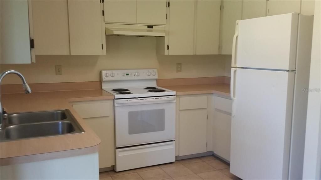 For Rent: $1,399 (2 beds, 1 baths, 836 Square Feet)