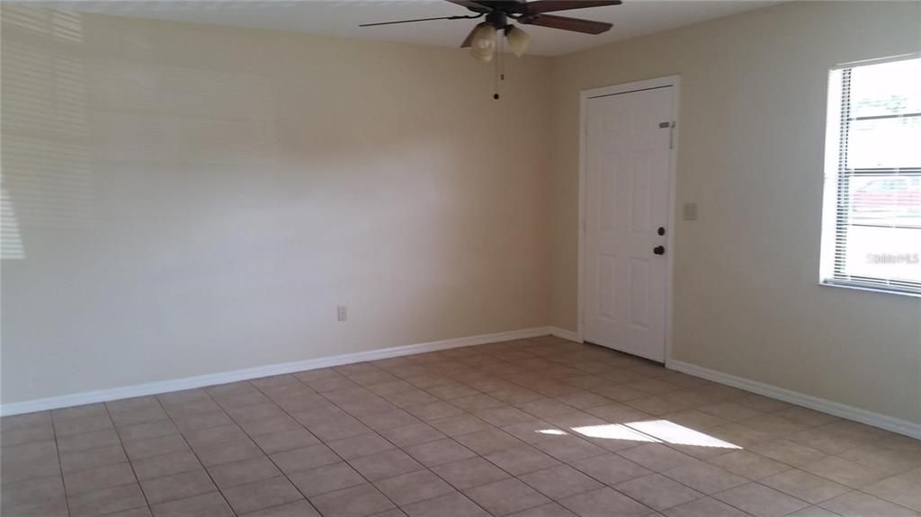 For Rent: $1,399 (2 beds, 1 baths, 836 Square Feet)