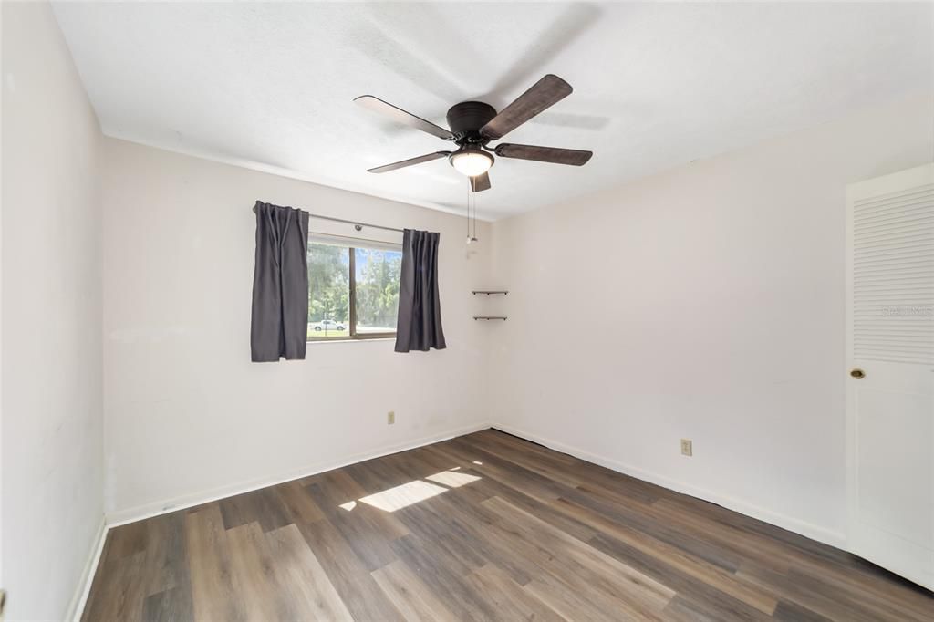 For Sale: $150,000 (2 beds, 1 baths, 940 Square Feet)