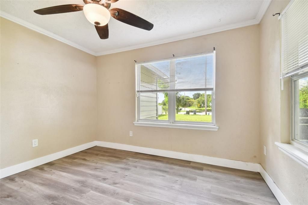 Active With Contract: $225,000 (4 beds, 1 baths, 1070 Square Feet)