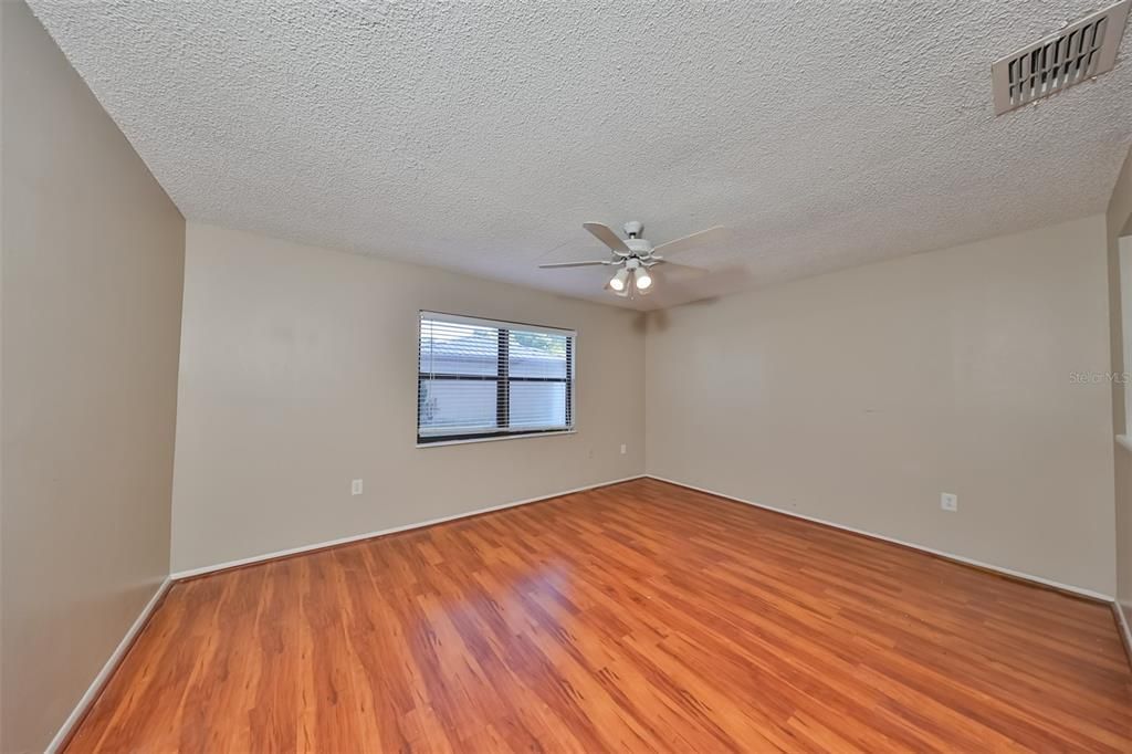 Active With Contract: $309,900 (3 beds, 2 baths, 1454 Square Feet)