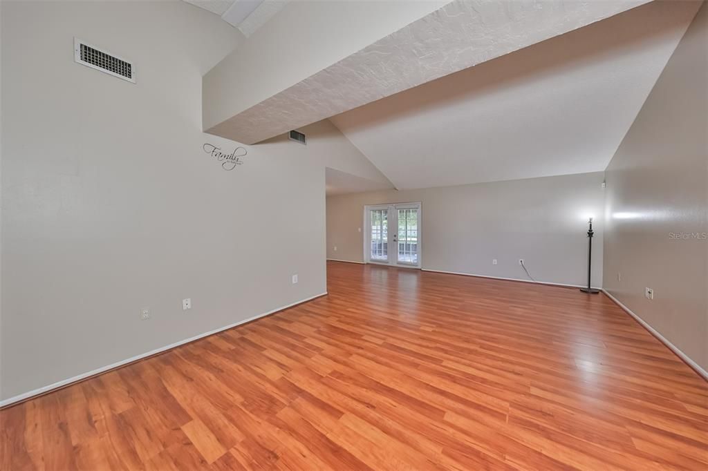 Active With Contract: $309,900 (3 beds, 2 baths, 1454 Square Feet)