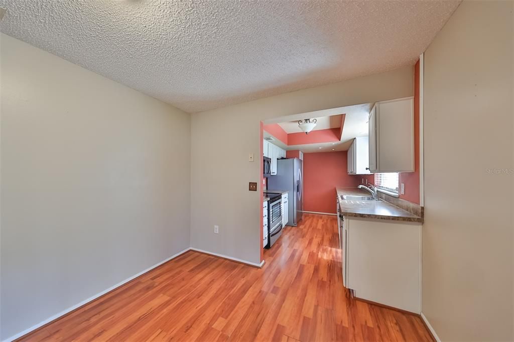 Active With Contract: $309,900 (3 beds, 2 baths, 1454 Square Feet)