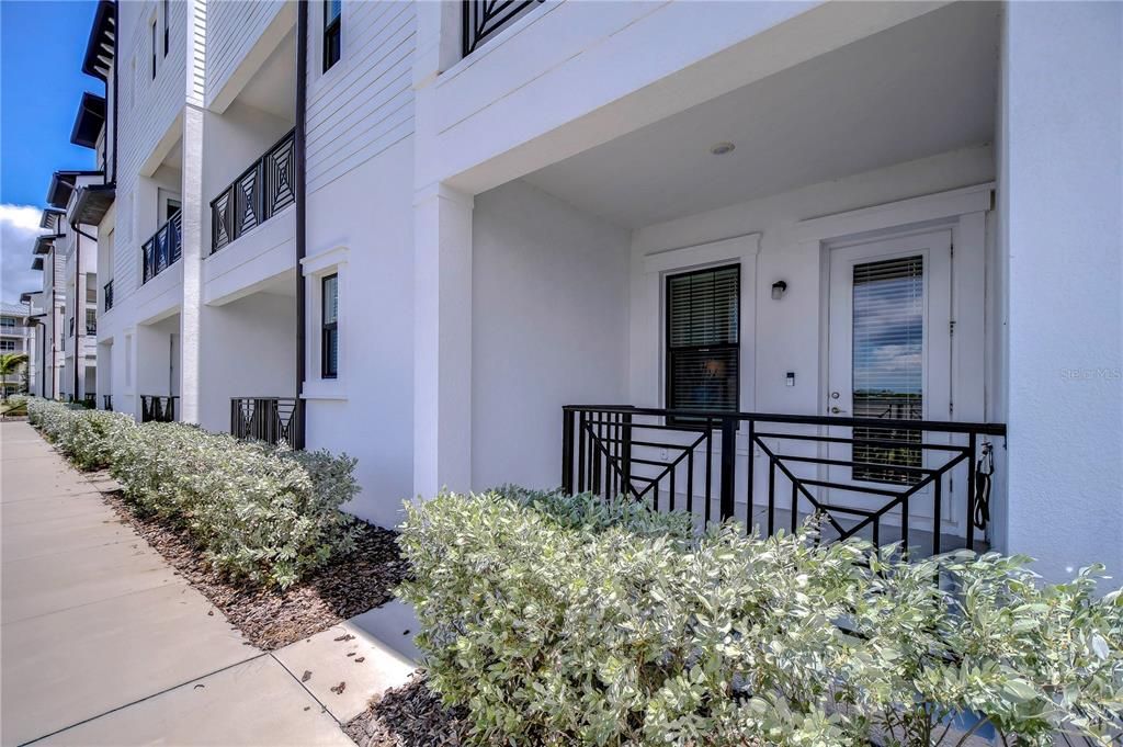 1st floor lanai and walkway