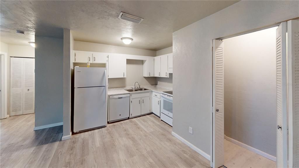 For Rent: $1,100 (2 beds, 1 baths, 925 Square Feet)