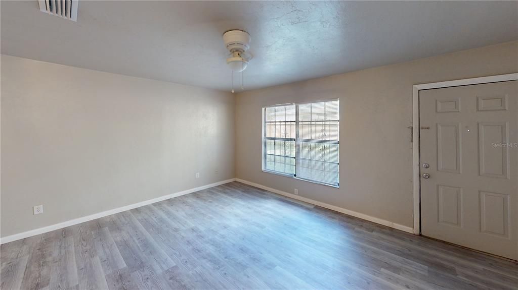 For Rent: $1,100 (2 beds, 1 baths, 925 Square Feet)