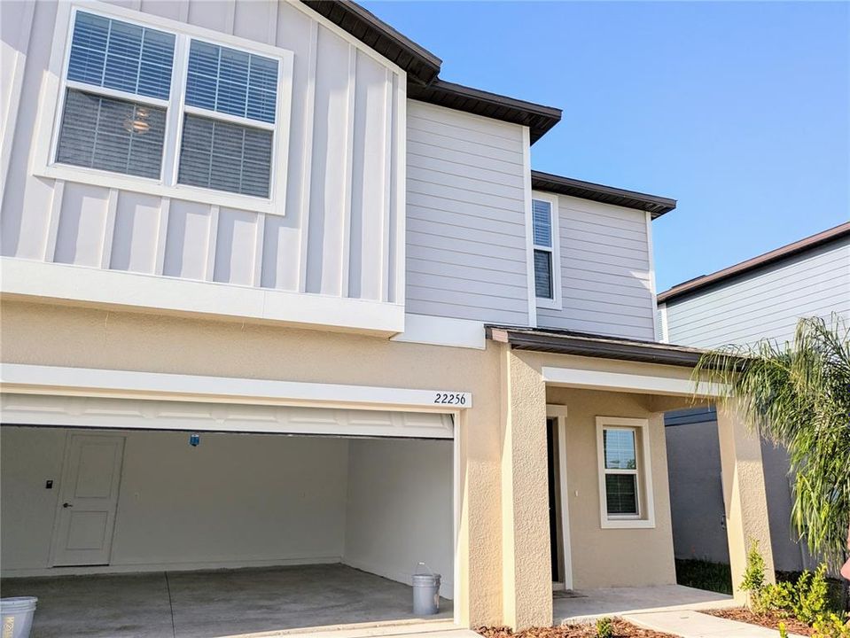 Vendido Recientemente: $421,505 (5 camas, 2 baños, 2215 Pies cuadrados)