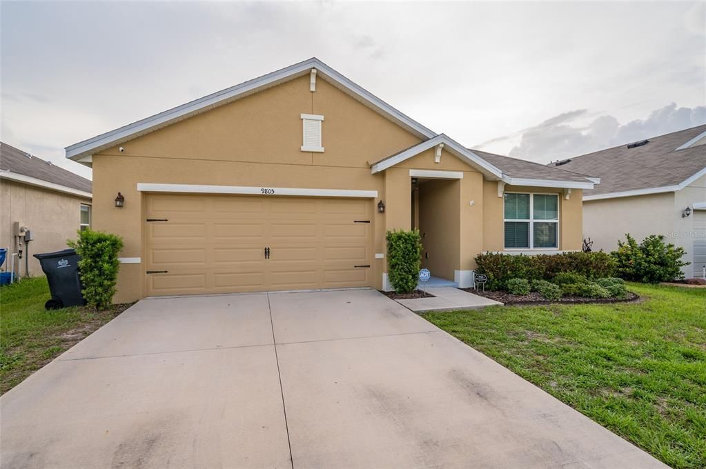 Active With Contract: $379,900 (3 beds, 2 baths, 1672 Square Feet)