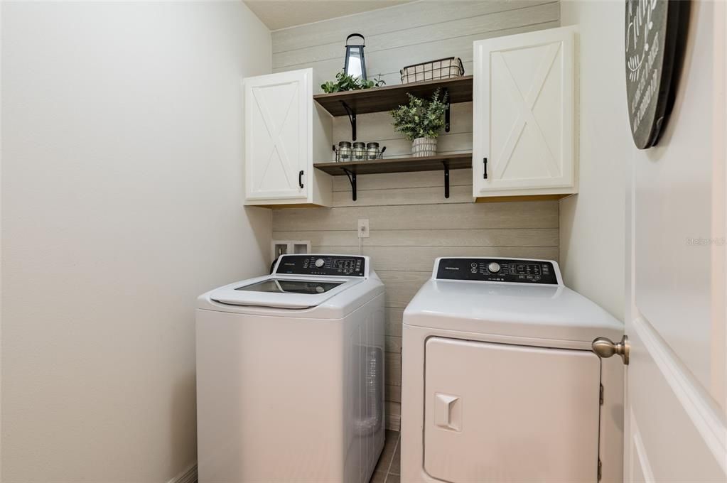 Active With Contract: $379,900 (3 beds, 2 baths, 1672 Square Feet)