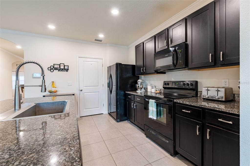 Active With Contract: $379,900 (3 beds, 2 baths, 1672 Square Feet)